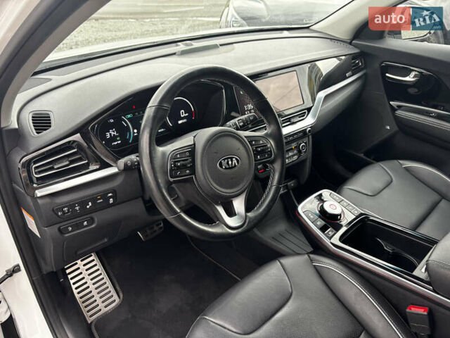 Белый Киа Niro, объемом двигателя 0 л и пробегом 48 тыс. км за 24350 $, фото 19 на Automoto.ua