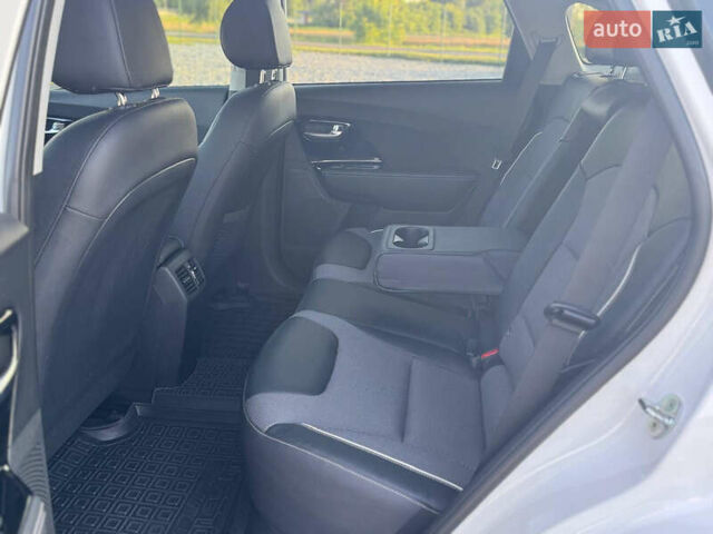 Белый Киа Niro, объемом двигателя 0 л и пробегом 112 тыс. км за 19800 $, фото 9 на Automoto.ua