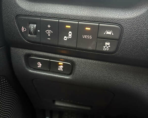 Білий Кіа Niro, об'ємом двигуна 0 л та пробігом 52 тис. км за 20500 $, фото 27 на Automoto.ua