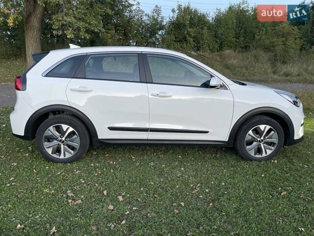 Белый Киа Niro, объемом двигателя 0 л и пробегом 95 тыс. км за 16500 $, фото 18 на Automoto.ua