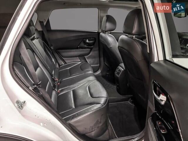 Белый Киа Niro, объемом двигателя 0 л и пробегом 129 тыс. км за 20032 $, фото 24 на Automoto.ua