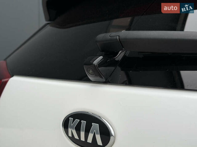 Белый Киа Niro, объемом двигателя 0 л и пробегом 39 тыс. км за 23400 $, фото 73 на Automoto.ua