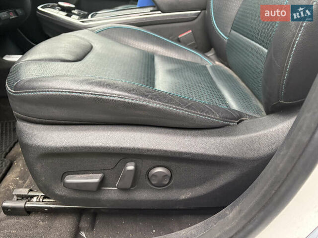 Білий Кіа Niro, об'ємом двигуна 0 л та пробігом 52 тис. км за 20500 $, фото 38 на Automoto.ua
