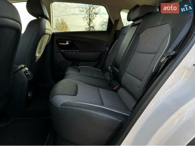 Білий Кіа Niro, об'ємом двигуна 0 л та пробігом 31 тис. км за 24800 $, фото 84 на Automoto.ua
