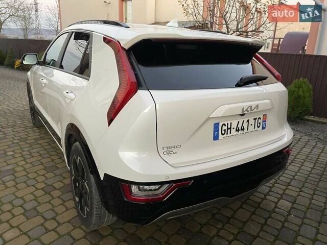 Білий Кіа Niro, об'ємом двигуна 0 л та пробігом 90 тис. км за 25300 $, фото 6 на Automoto.ua