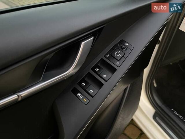 Білий Кіа Niro, об'ємом двигуна 0 л та пробігом 90 тис. км за 25300 $, фото 24 на Automoto.ua