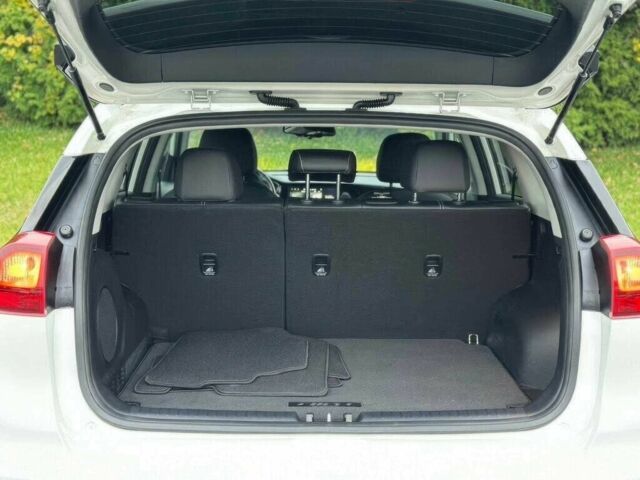 Белый Киа Niro, объемом двигателя 0 л и пробегом 28 тыс. км за 7800 $, фото 11 на Automoto.ua