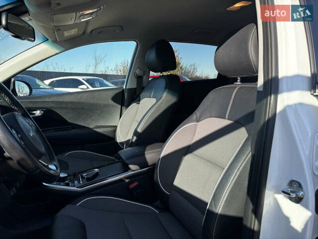 Білий Кіа Niro, об'ємом двигуна 0 л та пробігом 44 тис. км за 23900 $, фото 32 на Automoto.ua