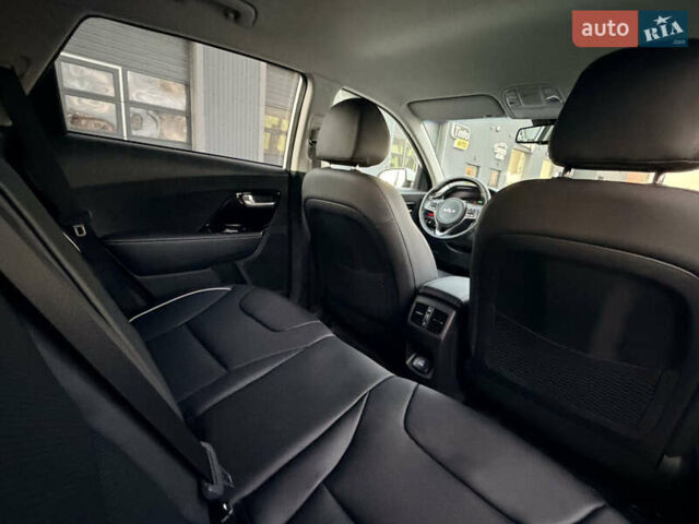 Білий Кіа Niro, об'ємом двигуна 0 л та пробігом 30 тис. км за 24700 $, фото 25 на Automoto.ua