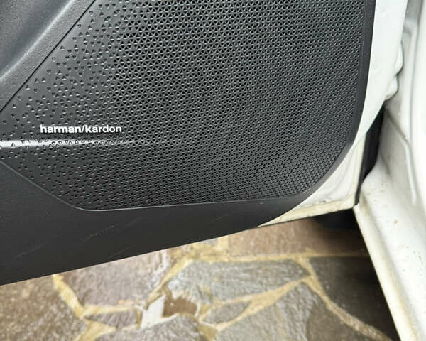 Білий Кіа Niro, об'ємом двигуна 1.58 л та пробігом 40 тис. км за 35000 $, фото 11 на Automoto.ua