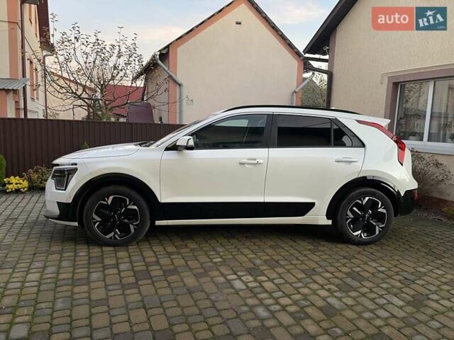 Білий Кіа Niro, об'ємом двигуна 0 л та пробігом 90 тис. км за 25300 $, фото 4 на Automoto.ua