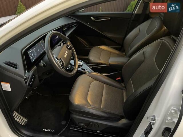 Білий Кіа Niro, об'ємом двигуна 0 л та пробігом 90 тис. км за 25300 $, фото 31 на Automoto.ua