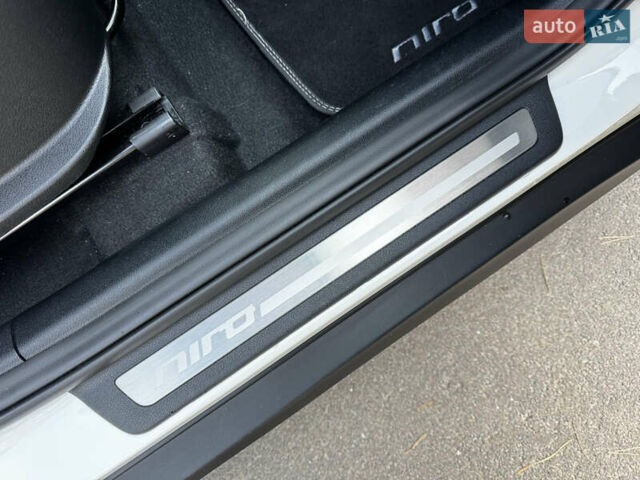Белый Киа Niro, объемом двигателя 0 л и пробегом 44 тыс. км за 24600 $, фото 58 на Automoto.ua