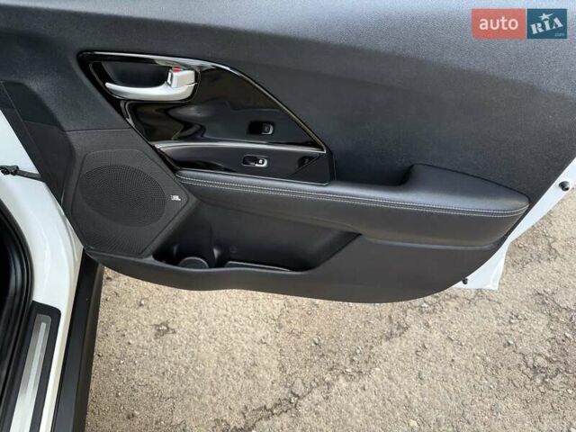 Белый Киа Niro, объемом двигателя 0 л и пробегом 94 тыс. км за 21900 $, фото 142 на Automoto.ua