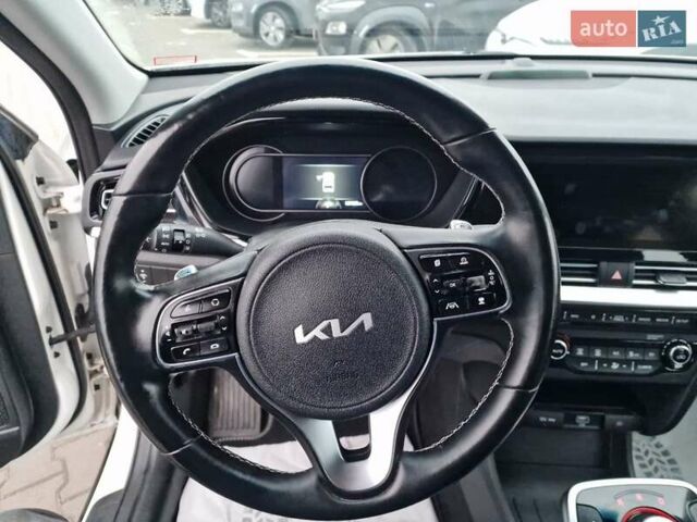 Білий Кіа Niro, об'ємом двигуна 0 л та пробігом 107 тис. км за 20600 $, фото 23 на Automoto.ua