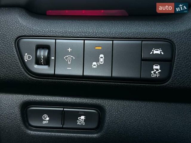 Білий Кіа Niro, об'ємом двигуна 0 л та пробігом 59 тис. км за 24900 $, фото 41 на Automoto.ua