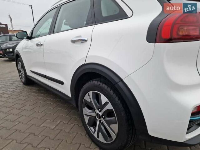 Білий Кіа Niro, об'ємом двигуна 0 л та пробігом 107 тис. км за 20600 $, фото 16 на Automoto.ua