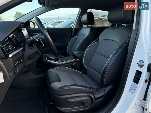 Білий Кіа Niro, об'ємом двигуна 0 л та пробігом 44 тис. км за 24500 $, фото 36 на Automoto.ua
