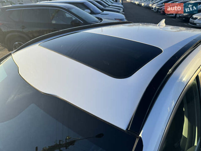 Білий Кіа Niro, об'ємом двигуна 1.58 л та пробігом 61 тис. км за 25990 $, фото 8 на Automoto.ua