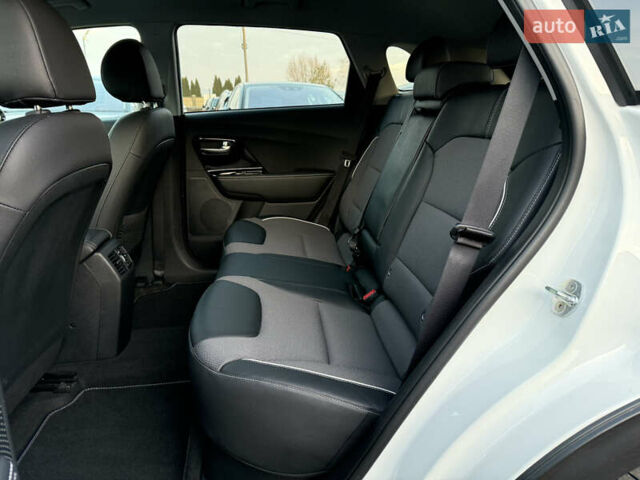 Белый Киа Niro, объемом двигателя 0 л и пробегом 53 тыс. км за 24400 $, фото 74 на Automoto.ua