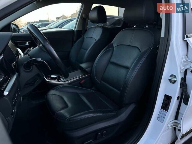 Білий Кіа Niro, об'ємом двигуна 0 л та пробігом 59 тис. км за 24900 $, фото 2 на Automoto.ua