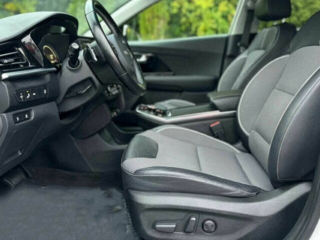 Белый Киа Niro, объемом двигателя 0 л и пробегом 28 тыс. км за 7800 $, фото 9 на Automoto.ua
