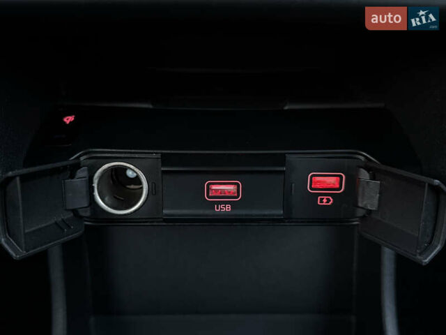 Белый Киа Niro, объемом двигателя 0 л и пробегом 53 тыс. км за 24400 $, фото 59 на Automoto.ua