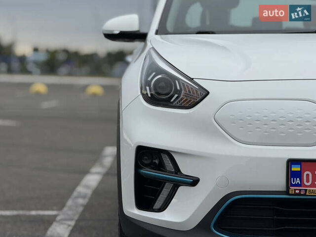 Білий Кіа Niro, об'ємом двигуна 0 л та пробігом 136 тис. км за 20500 $, фото 7 на Automoto.ua