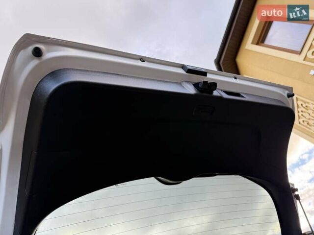 Белый Киа Niro, объемом двигателя 0 л и пробегом 94 тыс. км за 21900 $, фото 126 на Automoto.ua