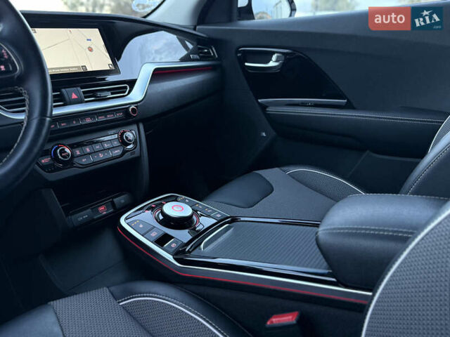 Білий Кіа Niro, об'ємом двигуна 0 л та пробігом 44 тис. км за 24500 $, фото 64 на Automoto.ua