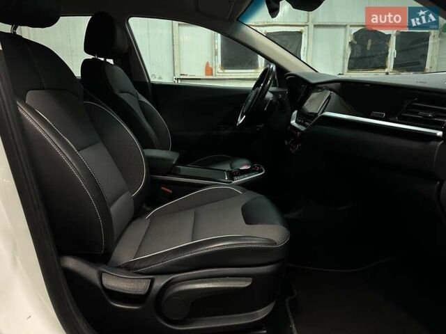 Белый Киа Niro, объемом двигателя 0 л и пробегом 52 тыс. км за 24300 $, фото 72 на Automoto.ua