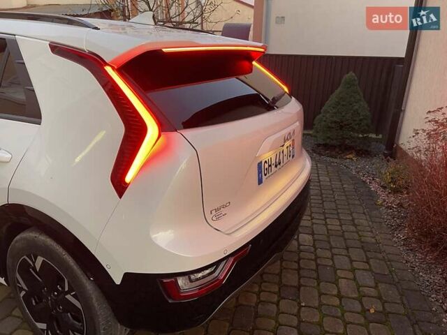 Білий Кіа Niro, об'ємом двигуна 0 л та пробігом 90 тис. км за 25300 $, фото 16 на Automoto.ua