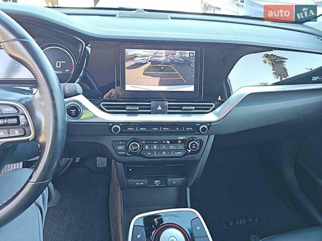 Білий Кіа Niro, об'ємом двигуна 0 л та пробігом 112 тис. км за 13000 $, фото 4 на Automoto.ua