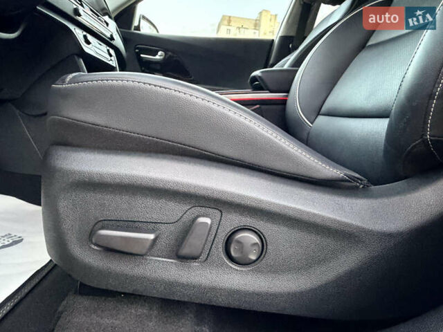 Білий Кіа Niro, об'ємом двигуна 0 л та пробігом 30 тис. км за 24700 $, фото 15 на Automoto.ua