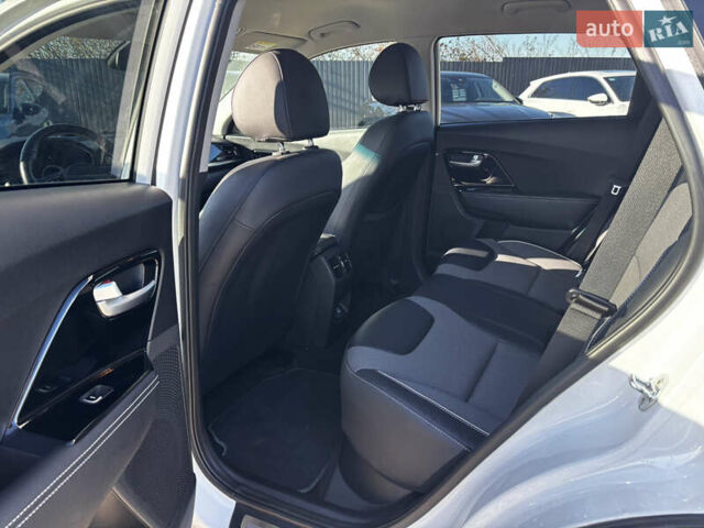 Білий Кіа Niro, об'ємом двигуна 0 л та пробігом 44 тис. км за 23900 $, фото 5 на Automoto.ua