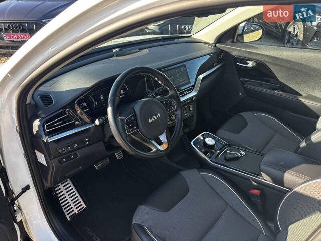Білий Кіа Niro, об'ємом двигуна 0 л та пробігом 44 тис. км за 23900 $, фото 31 на Automoto.ua
