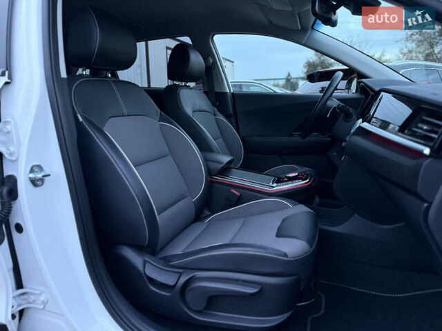 Білий Кіа Niro, об'ємом двигуна 0 л та пробігом 44 тис. км за 24500 $, фото 102 на Automoto.ua