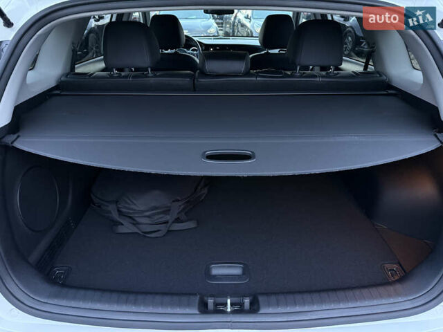 Білий Кіа Niro, об'ємом двигуна 0 л та пробігом 44 тис. км за 24500 $, фото 92 на Automoto.ua