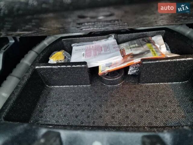 Білий Кіа Niro, об'ємом двигуна 0 л та пробігом 107 тис. км за 20600 $, фото 45 на Automoto.ua