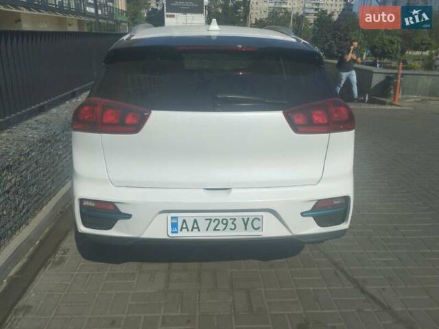 Білий Кіа Niro, об'ємом двигуна 0 л та пробігом 28 тис. км за 14000 $, фото 3 на Automoto.ua