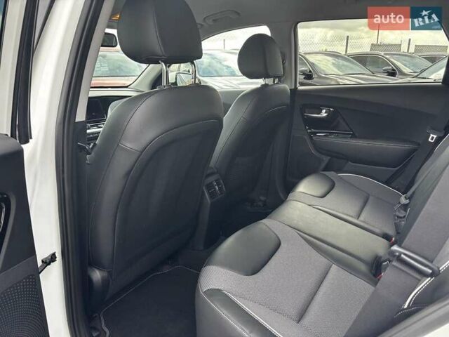 Белый Киа Niro, объемом двигателя 0 л и пробегом 58 тыс. км за 24300 $, фото 21 на Automoto.ua