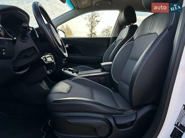 Білий Кіа Niro, об'ємом двигуна 0 л та пробігом 31 тис. км за 24800 $, фото 37 на Automoto.ua