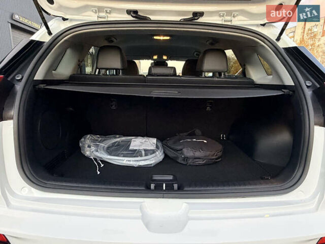 Білий Кіа Niro, об'ємом двигуна 0 л та пробігом 30 тис. км за 24700 $, фото 27 на Automoto.ua