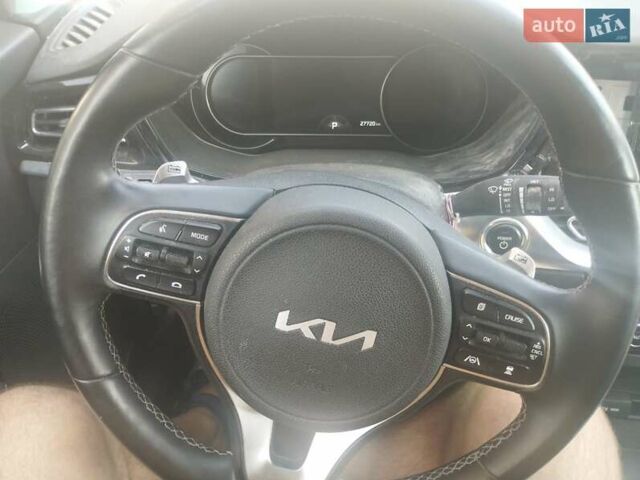 Білий Кіа Niro, об'ємом двигуна 0 л та пробігом 28 тис. км за 14000 $, фото 6 на Automoto.ua