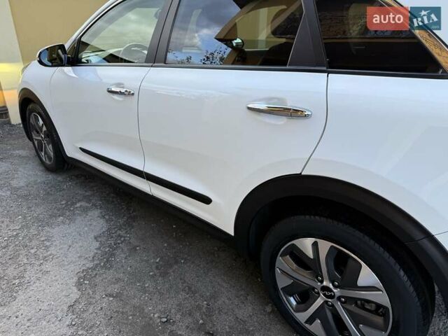 Белый Киа Niro, объемом двигателя 0 л и пробегом 94 тыс. км за 21900 $, фото 41 на Automoto.ua