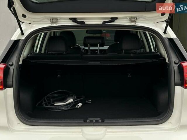 Белый Киа Niro, объемом двигателя 0 л и пробегом 31 тыс. км за 24900 $, фото 72 на Automoto.ua