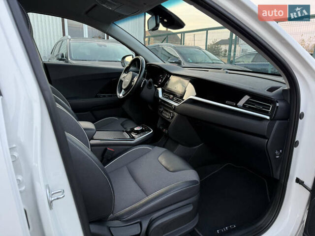 Белый Киа Niro, объемом двигателя 0 л и пробегом 53 тыс. км за 24400 $, фото 85 на Automoto.ua