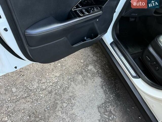 Белый Киа Niro, объемом двигателя 0 л и пробегом 94 тыс. км за 21900 $, фото 56 на Automoto.ua