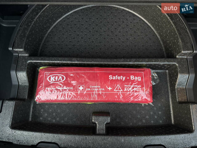 Белый Киа Niro, объемом двигателя 0 л и пробегом 53 тыс. км за 24400 $, фото 81 на Automoto.ua