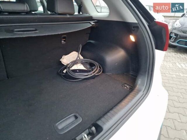 Білий Кіа Niro, об'ємом двигуна 0 л та пробігом 107 тис. км за 20600 $, фото 43 на Automoto.ua